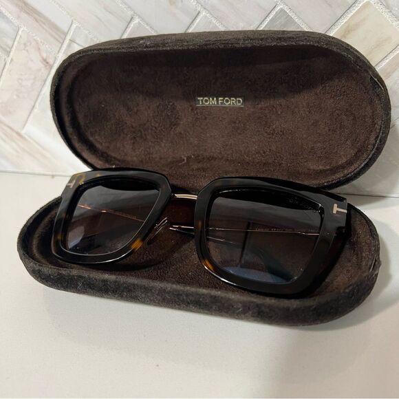 Tom Ford LARA Dark Havana / Brown Gradient Sunglasses TF573 52F LARA-02 main image 4